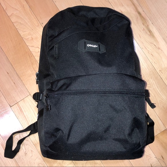 oakley street backpack